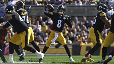 Steelers QB Pickett leaves with a possible concussion