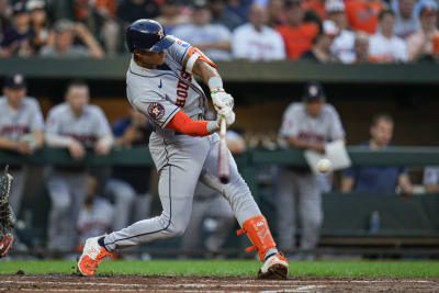 Kyle Tucker's late HR lifts Astros over Mariners