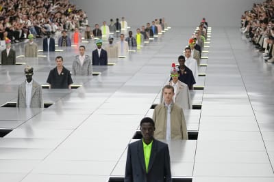 Dior's Kim Jones celebrates 5 years as designer in gender-fluid Paris men's  show – Winnipeg Free Press