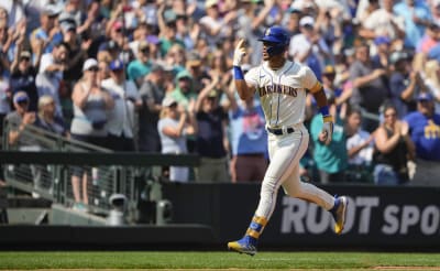 Luis Castillo stars as Mariners beat Royals 3-2 to grab sole possession of  AL West lead