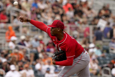 Griffey leads White Sox in debut