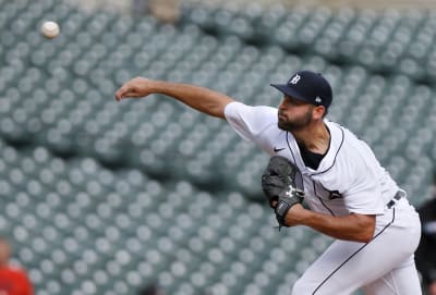 White Sox use team effort to top Tigers in AL Central clash