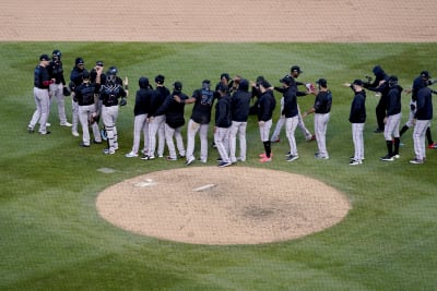 Chicago man roots on Cubs from Bartman's seat