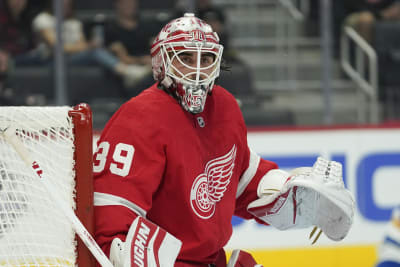 Longtime Detroit Red Wings goalie Jimmy Howard announces