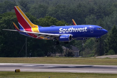 Hundreds of passengers at Reagan Airport say they were 'stranded