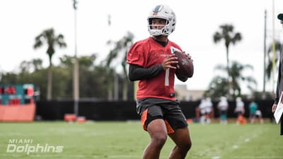 Rookie QB Tua Tagovailoa looks good throwing passes in his new Dolphins gear