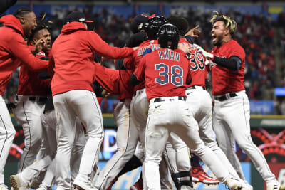 Guardians WALK IT OFF!! Oscar Gonzalez does it AGAIN for Cleveland! 