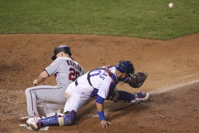 White Sox beat Twins 4-3 to clinch playoff spot