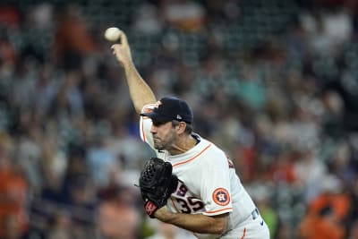 Story homer sparks Sox, Boston completes 4-game sweep of Rangers