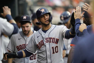 Astros' Yuli Gurriel, Jose Urquidy to partner with Kroger to