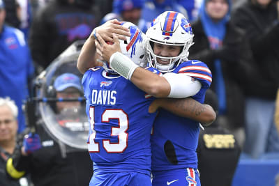 Bills blow out reigning champion Rams in season opener