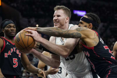 VanVleet Raptors delay Popovich s record in win over Spurs