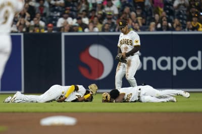 Alfaro mashes pinch-hit 3-run HR in 9th, Padres win 3-2 - Seattle