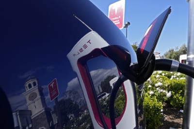 Electric vehicles can t travel far when hauling heavy cargo new