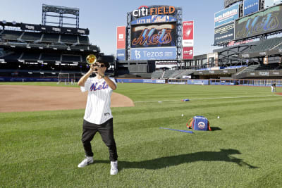 Timmy Trumpet gives Edwin Diaz the pitcher entrance of a lifetime