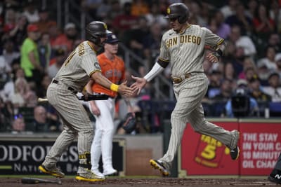 Padres clinch NL wild-card spot during 2-1 loss to White Sox