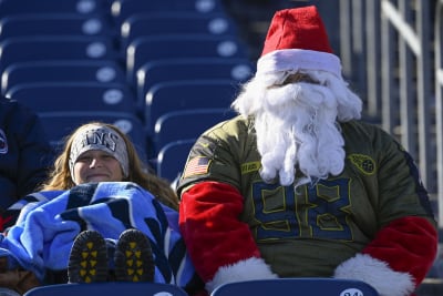 Texans at Titans game kicks off after hour delay due to cold