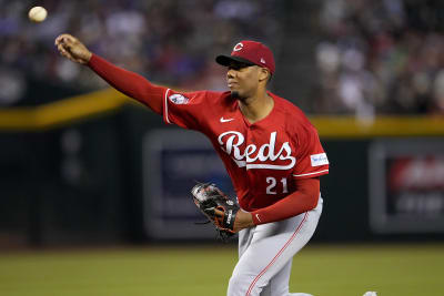 Watch: Cincinnati Reds' grounds crew member escapes from