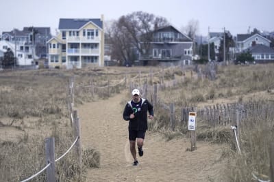 Red Sox slugger's wife running in 1st Boston Marathon