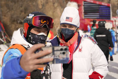 LIVE UPDATES: Shaun White in halfpipe, Mikaela Shiffrin in super-G