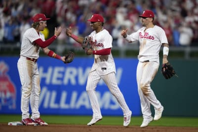 Schwarber hits 2 HRs; Phils split with Nats to lead Brewers