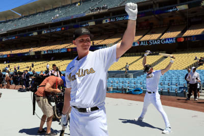 Garrett Cooper's solo home run, 04/14/2022