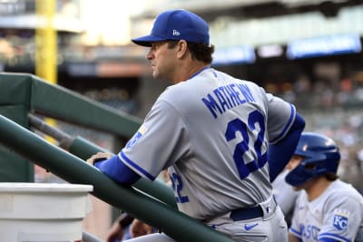 Kirk HRs twice, Jays beat White Sox 6-5 for 6th straight win