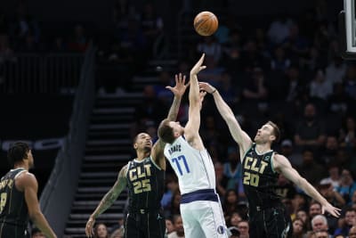 Hornets' Hayward out at least four weeks with right foot sprain