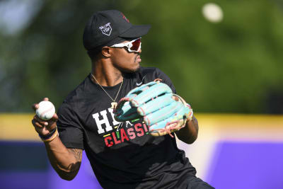 WATCH: Ken Griffey Jr. throws MLB HBCU Classic ceremonial pitch to Andre  Dawson