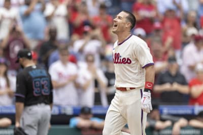 J.T. Realmuto drives in winning run as Phils edge Marlins