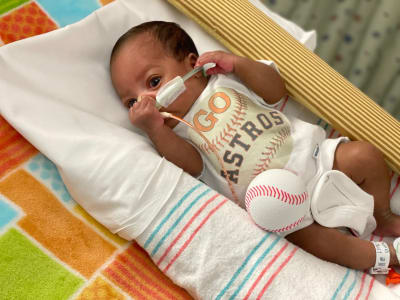 Houston Astros Mascot Brings Smiles to Patients at Children's Memorial  Hermann Hospital