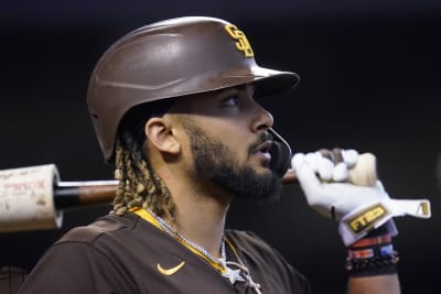 Tatis injury: Padres star Fernando Tatis Jr. dislocates shoulder on swing