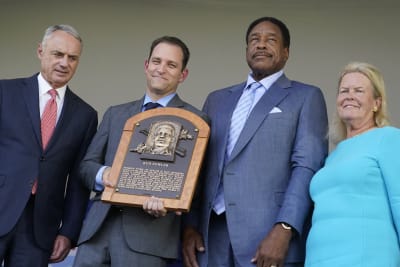 Big Papi a big hit at HOF induction