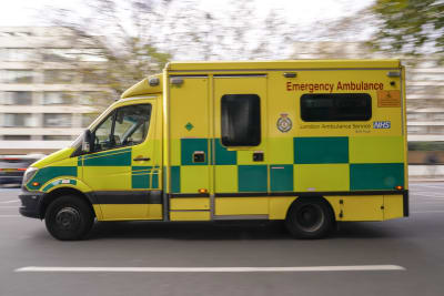 UK ambulance service struggles in winter health care crisis