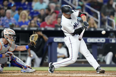 Mets walk to 9-3 win over Marlins in home opener