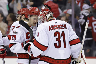 Carolina Hurricanes beat the New Jersey Devils, move into 1st in  Metropolitan Division