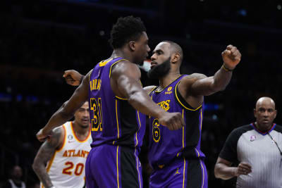 LeBron hurt late in Clippers' 114-101 win over Lakers