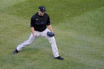 Cooper homers, Sanchez dominates as Marlins knock out Cubs 2-0