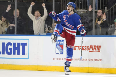 Fox ends scoring drought as Rangers clip Hurricanes 2-1