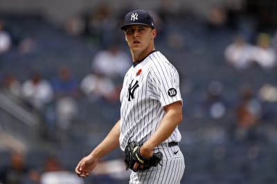 Glasnow takes no-hitter into 6th inning as Rays limit Yankees to 2