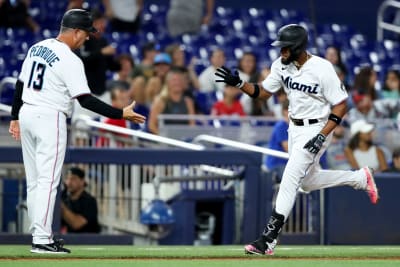 Houston Astros ride 2 big innings, top Miami Marlins 12-5