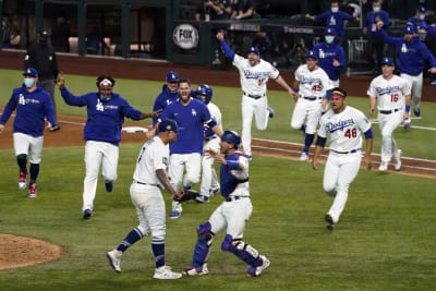 Mets Fans Flood Team Store to Celebrate World Series Trip - Corona