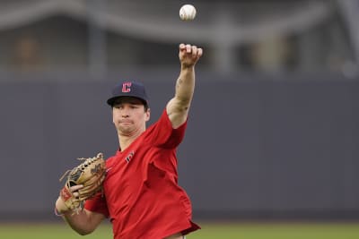 White Sox announcer suspicious of James Karinchak's glove