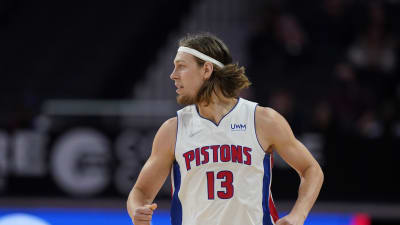 He needs to grow up NBA Fans troll Kelly Olynyk for wearing a