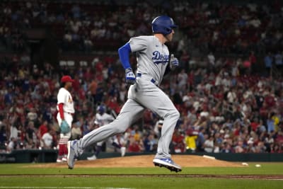 Dodgers open series with 7-3 win over Cardinals