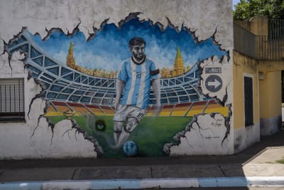 The impressive mural of Maradona and Messi