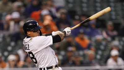 Javier Baez hits his first homer with the Tigers 