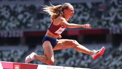 Courtney Frerichs takes silver in steeplechase at Tokyo Olympics 