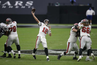 Brady's Four Touchdown Passes Lead Bucs Past Raiders, 45-20