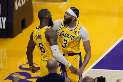 Lakers build 3-1 edge